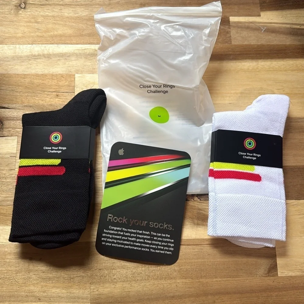[Apple] NWT Employee 2024 Close Your Rings Challenge 2 pair socks US Medium